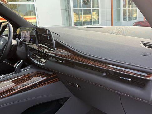 Used 2024 Cadillac Escalade ESV Premium Luxury image 14