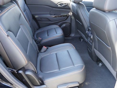 Used 2022 GMC Acadia AT4 w/ Technology Package image 32