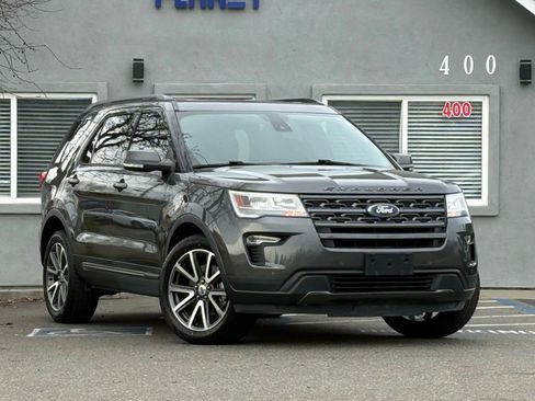 Used 2019 Ford Explorer XLT w/ Equipment Group 202A image 3