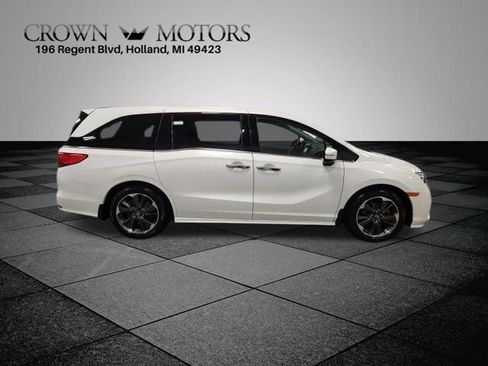 Used 2023 Honda Odyssey Elite image 2