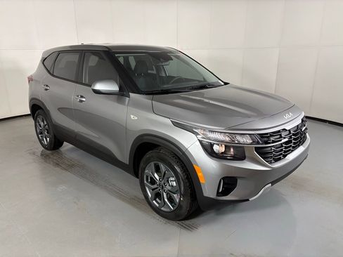 New 2026 Kia Seltos LX image 2