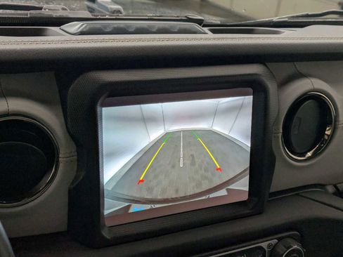 Used 2023 Jeep Wrangler Unlimited Sahara image 30