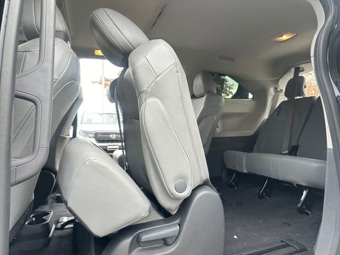 Used 2024 Toyota Sienna XLE image 27