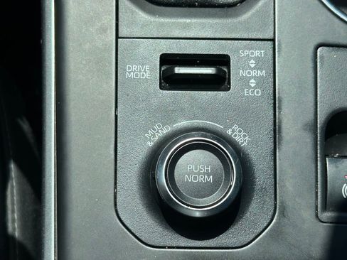 Used 2023 Toyota Highlander XSE AWD/4WD image 31