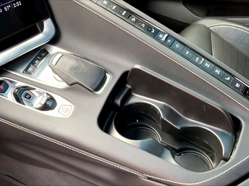 Used 2021 Chevrolet Corvette Stingray Preferred Cpe w/ Z51 Performance Package RWD image 17