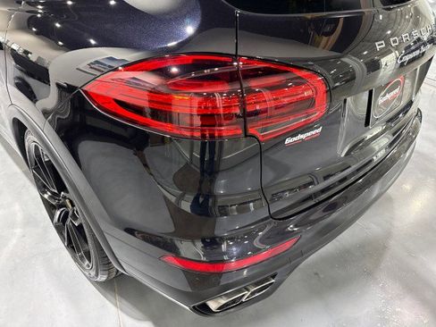 Used 2015 Porsche Cayenne Turbo image 42
