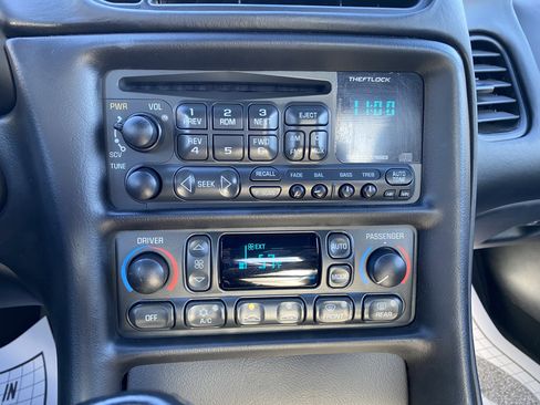 Used 2002 Chevrolet Corvette Coupe w/ Preferred Equipment Group2 image 24