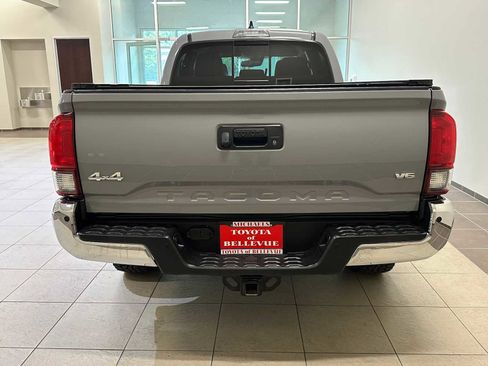 Used 2021 Toyota Tacoma SR5 AWD/4WD image 5
