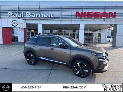 New 2026 Nissan Kicks SR w/ Cold Weather Package image 4