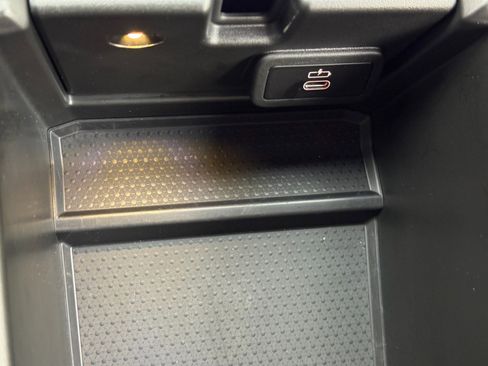 Used 2025 BMW 330i Sedan w/ M Sport Package image 35