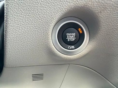 Used 2022 Chrysler Pacifica Limited FWD image 31