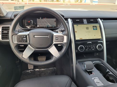 Used 2024 Land Rover Discovery S AWD/4WD image 19