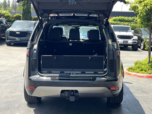 New 2024 Land Rover Discovery Dynamic SE AWD/4WD image 15