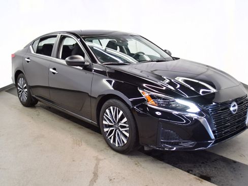 Used 2025 Nissan Altima 2.5 SV image 5
