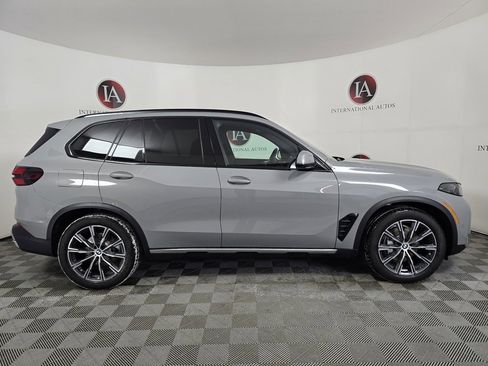 Used 2025 BMW X5 xDrive40i w/ M Sport Package image 3