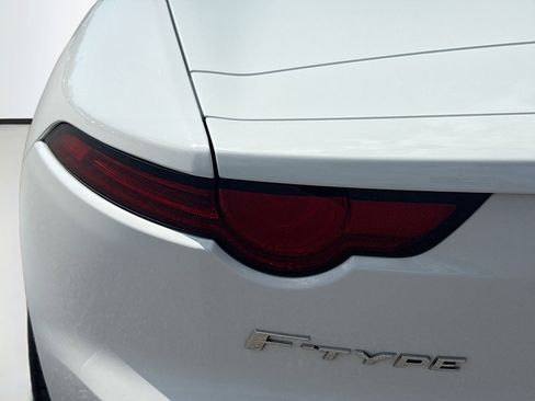 Used 2019 Jaguar F-TYPE R image 10
