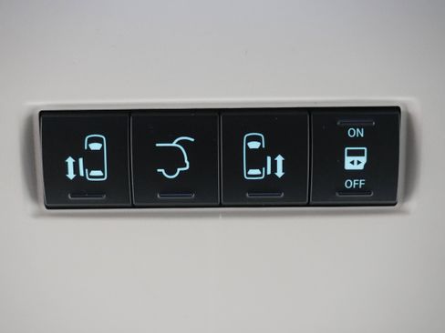 Used 2010 Chrysler Town & Country Touring image 20