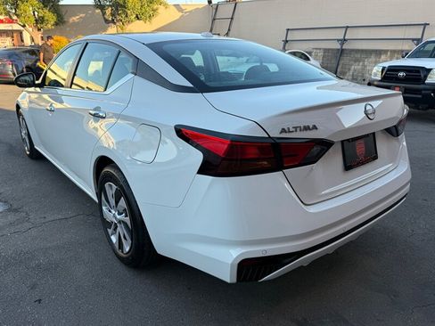 Used 2025 Nissan Altima 2.5 S FWD image 10