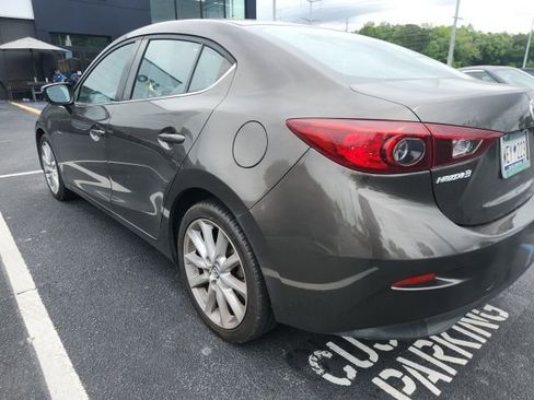 Used 2017 MAZDA MAZDA3 Touring FWD image 3