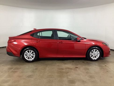 Used 2025 Toyota Camry LE w/ Convenience Package FWD image 4