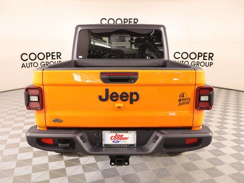 Used 2025 Jeep Gladiator Sport AWD/4WD image 21