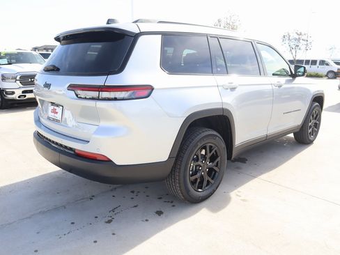 New 2025 Jeep Grand Cherokee L Altitude image 21