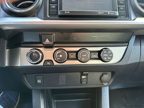 Certified 2019 Toyota Tacoma SR5 w/ SR5 Appearance Package (SM) image 31