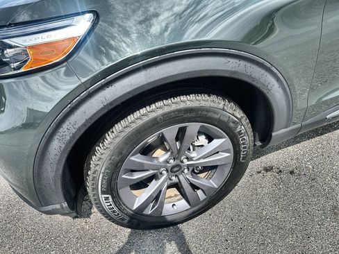 Used 2023 Ford Explorer XLT w/ Equipment Group 202A AWD/4WD image 16