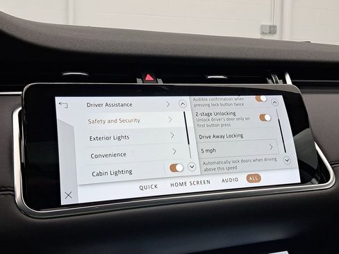 Used 2021 Land Rover Range Rover Evoque SE image 30