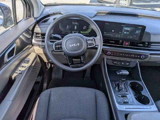 Used 2025 Kia Carnival LX FWD image 18