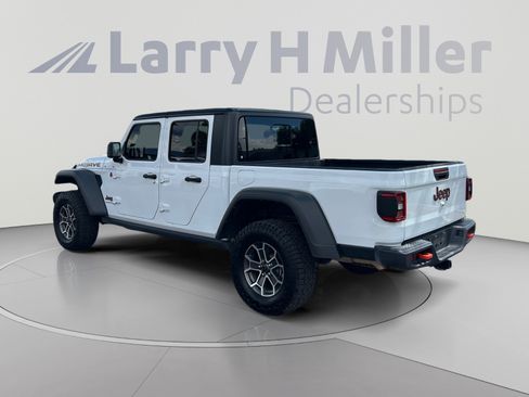 Used 2025 Jeep Gladiator Mojave w/ Convenience Group AWD/4WD image 3