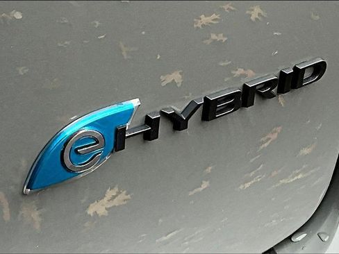 Used 2022 Chrysler Pacifica Limited w/ Uconnect Theater Family Group image 23