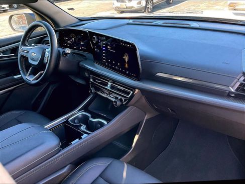 Used 2025 Chevrolet Traverse LT image 22