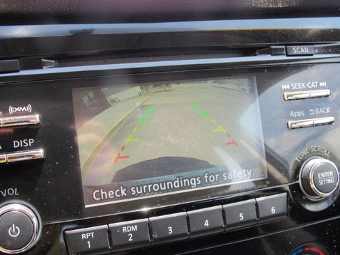 Used 2015 Nissan Rogue S AWD/4WD image 24