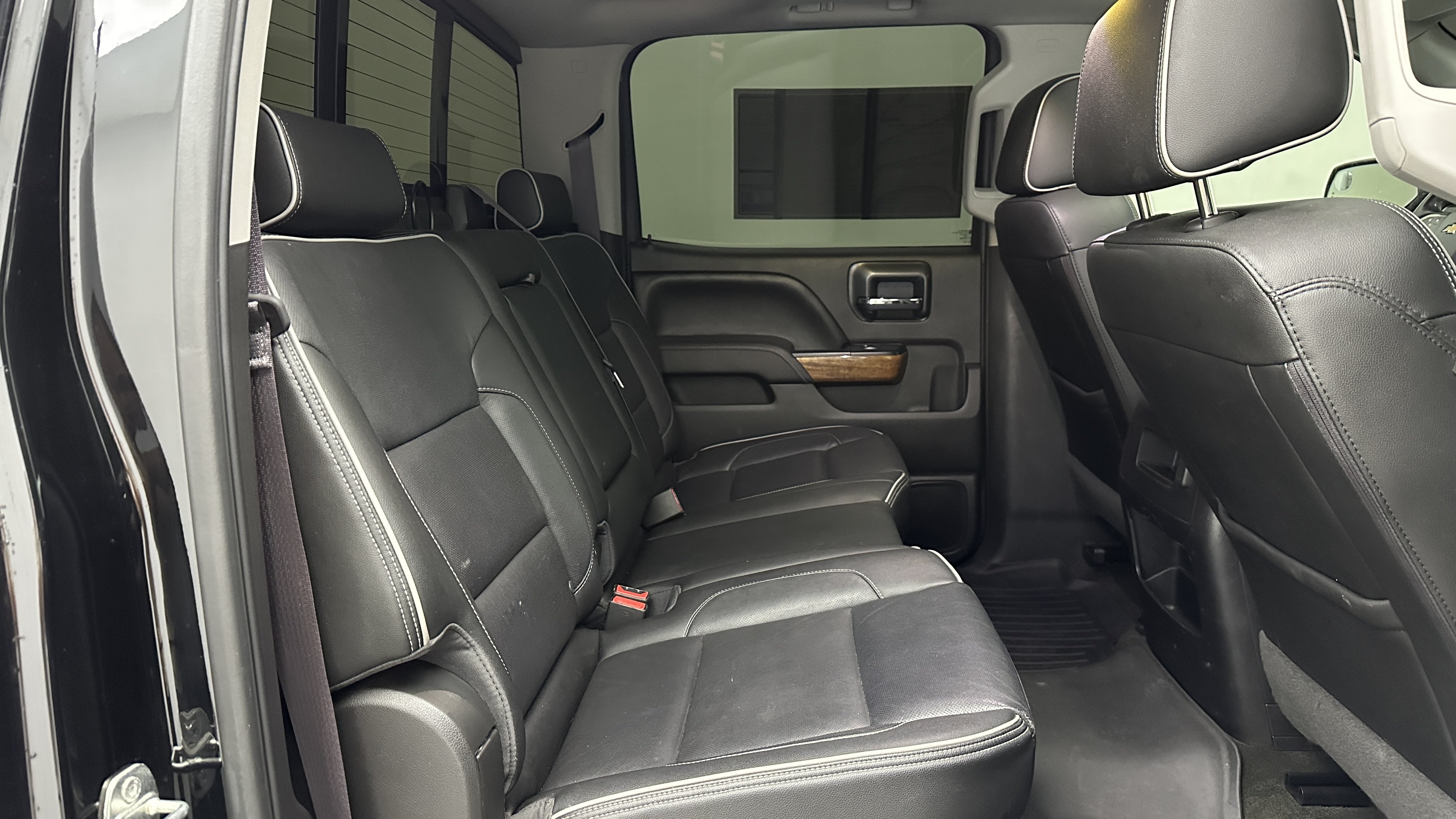 Used 2017 Chevrolet Silverado 1500 High Country AWD/4WD image 33