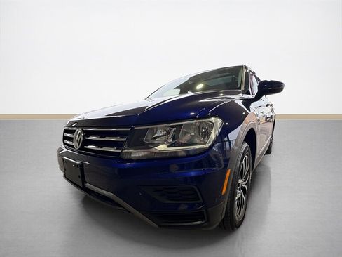 Used 2021 Volkswagen Tiguan SE w/ Panoramic Sunroof Package image 8