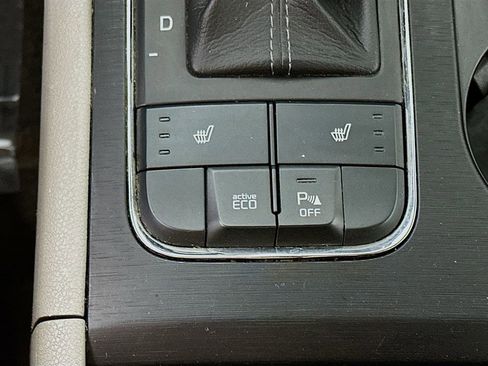 Used 2016 Kia Sedona LX w/ Option Group 020 FWD image 26