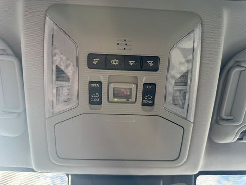 Used 2020 Toyota RAV4 Limited image 23