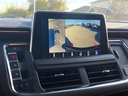 Used 2022 Chevrolet Tahoe Z71 w/ Z71 Off-Road Package image 17