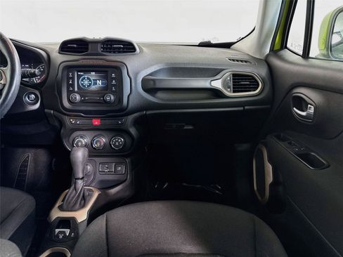 Used 2017 Jeep Renegade Latitude w/ Cold Weather Group AWD/4WD image 29