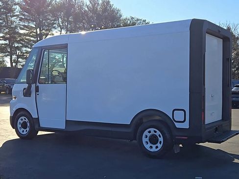 New 2025 Chevrolet Brightdrop 400 image 2