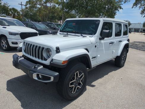 New 2026 Jeep Wrangler Unlimited Sahara AWD/4WD image 9