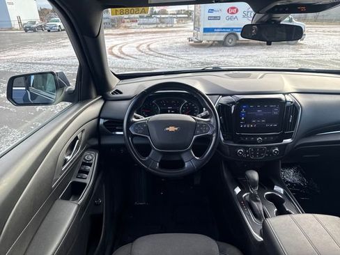 Used 2022 Chevrolet Traverse LT image 15