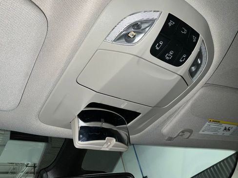 Used 2024 Chrysler Pacifica Touring-L image 41
