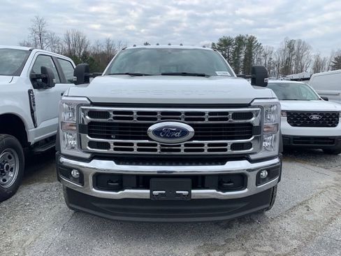 New 2026 Ford F450 XL w/ XL Chrome Package image 3