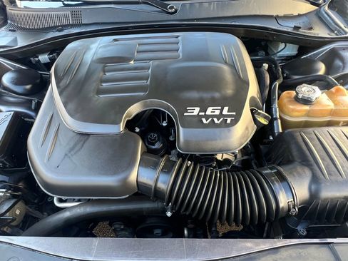 Used 2017 Chrysler 300 C image 34