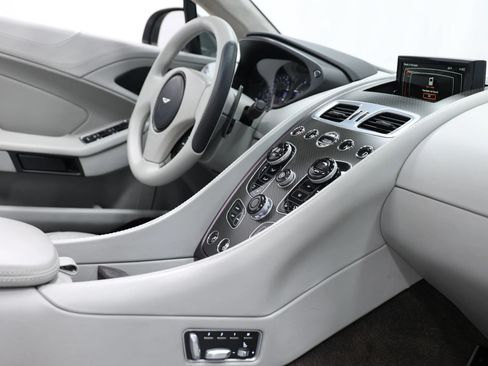 Used 2014 Aston Martin Vanquish Volante RWD image 91