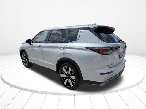 New 2026 Mitsubishi Outlander SE image 5