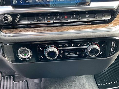 Used 2024 Chevrolet Silverado 1500 LT image 31