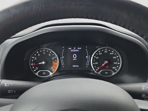 Used 2017 Jeep Renegade Latitude w/ Cold Weather Group AWD/4WD image 10